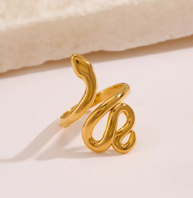 Snake Ring Lady D World