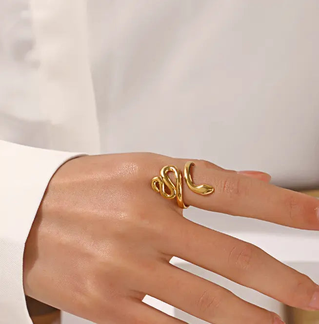 Snake Ring Lady D World