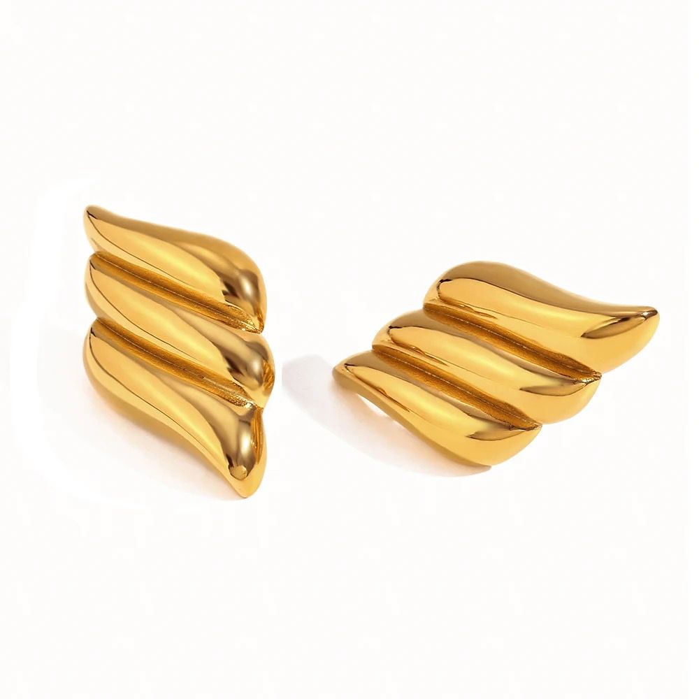 أقراط Golden Wingwave الذهبية