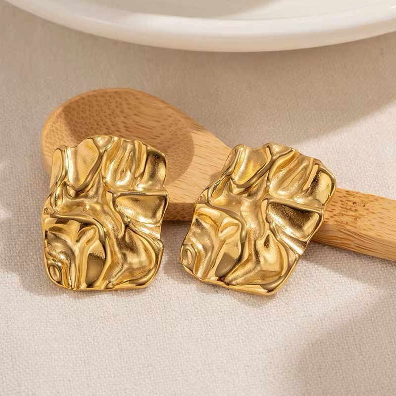 أقراط الحمم البركانية Volcanic Edge