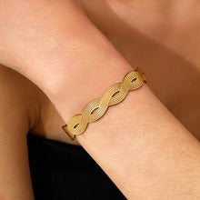 Twistelle Cuff
