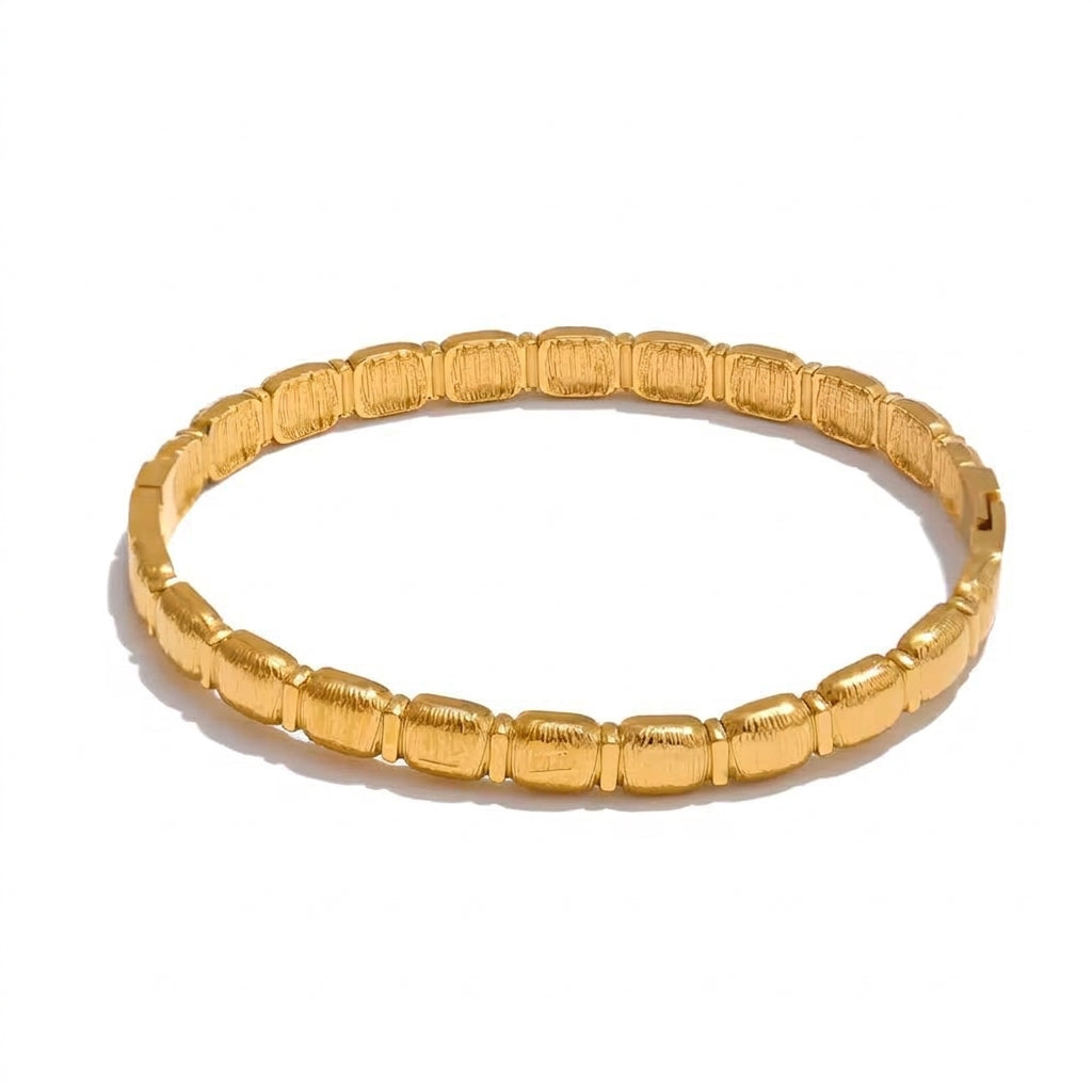 Eterna Bangle - Enhanced Studio Photo