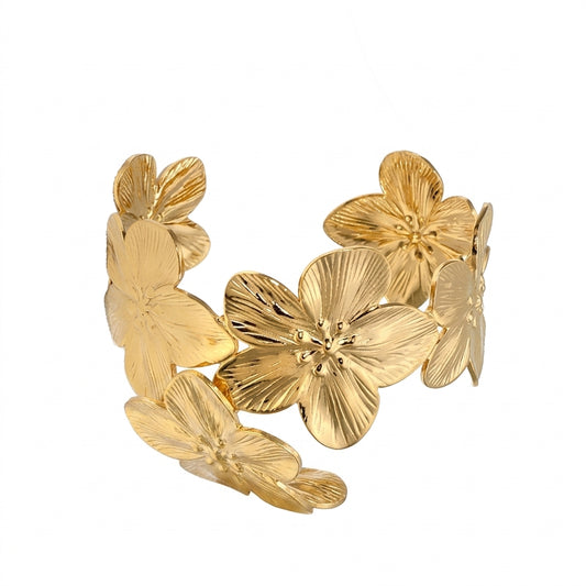 Fior Luxe Ring - Enhanced Studio Photo