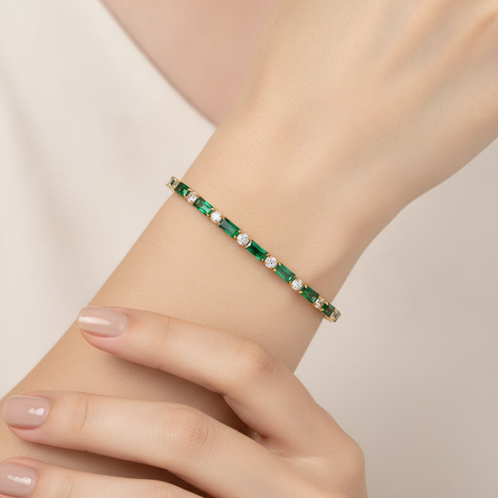 LD-SMR26-1089_Green-Baguette-plus-White-Zircon model shot