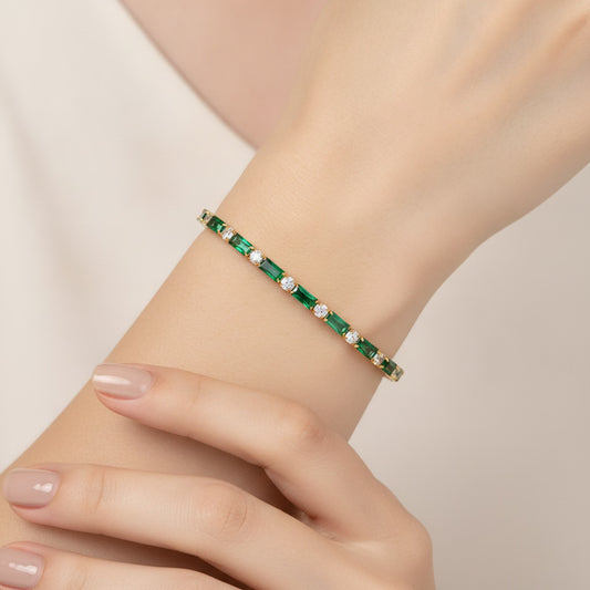 LD-SMR26-1089_Green-Baguette-plus-White-Zircon model shot
