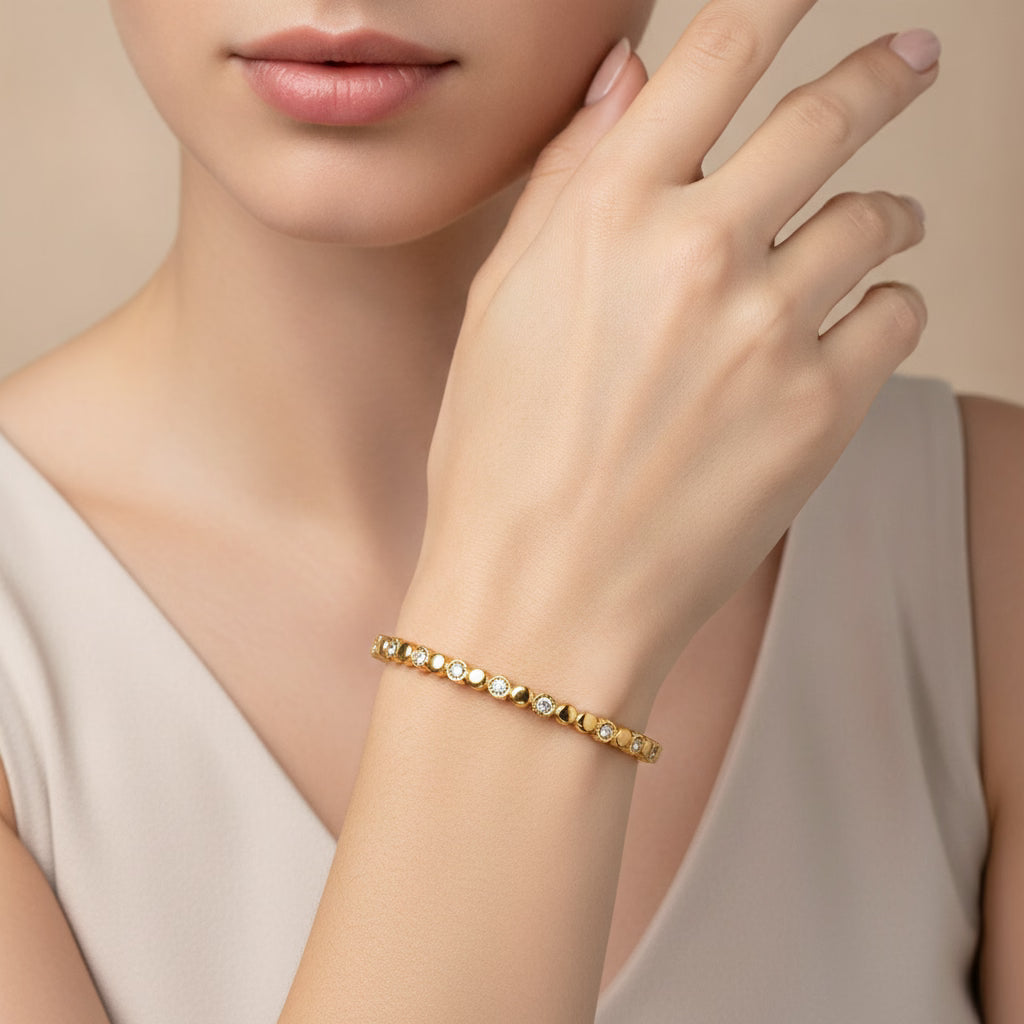 LD-SMR26-1105_Alternating-Bead-Bangle model shot