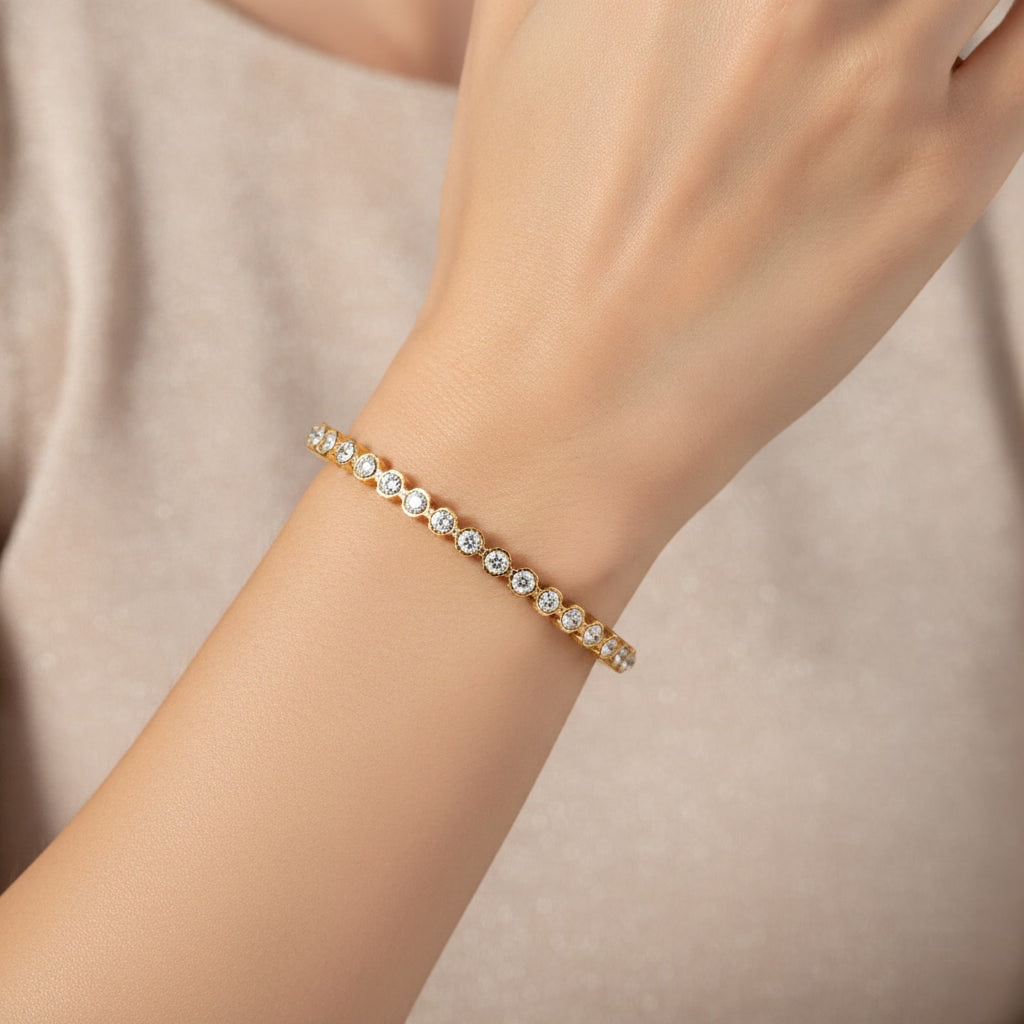 LD-SMR26-1105_Round-Bezel-Bangle model shot