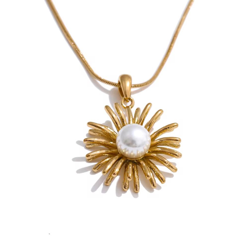 Sol Pearl Necklace